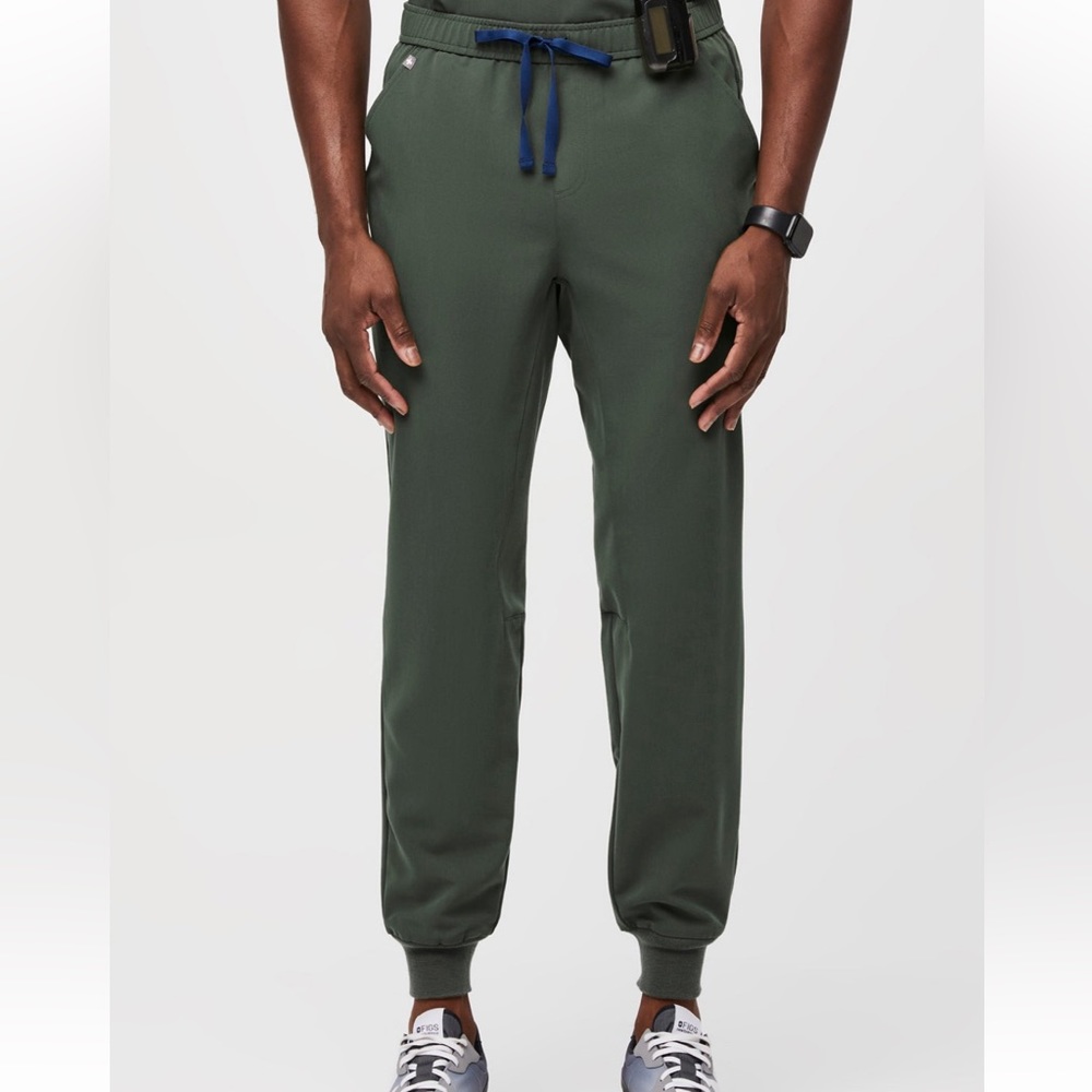 Men’s Figs Tansen jogger in Moss